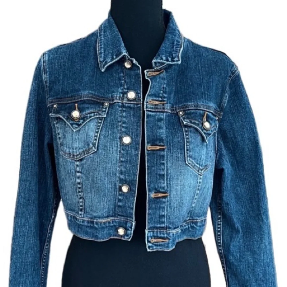 Mix It Stretch Petite crop jean jacket with crystal buttons size petite large.